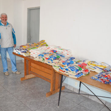 Paróquia Nossa Senhora dos Prazeres recebe doação de alimentos da ADEPOM
