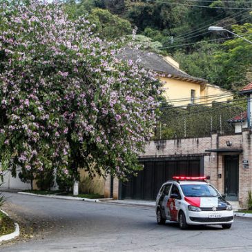 Moradores da Zona Sul de São Paulo pagam consertos de viaturas