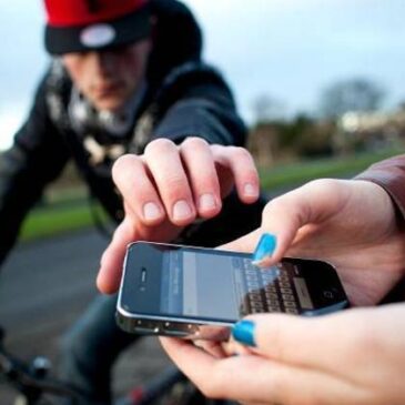 Em três meses, capital registra um roubo de celular a cada cinco minutos
