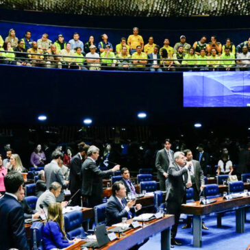 Senado aprova projeto que autoriza o porte de armas de fogo para agentes de trânsito em serviço