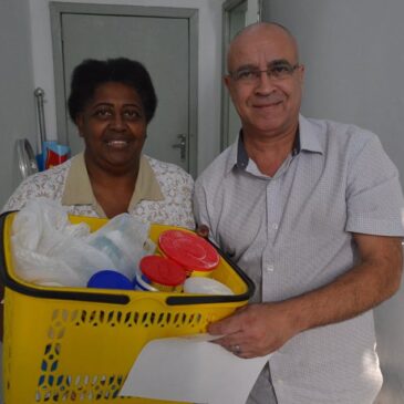 Doação de Leite em Pó à Paróquia Nossa Senhora dos Prazeres