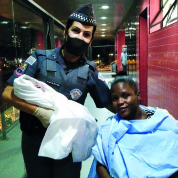 PMs fazem parto na Estação CPTM Tamanduateí, na Zona Leste da capital