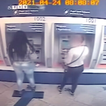 Presas em flagrantes mulheres fazendo saques com cartões clonados