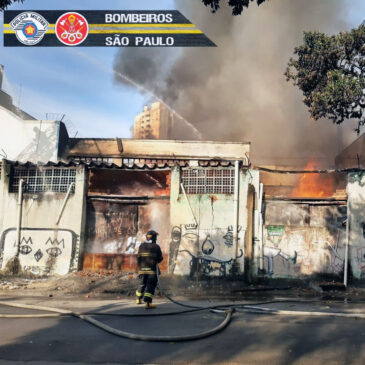 Corpo de Bombeiros controla incêndio em outlet no Bom Retiro