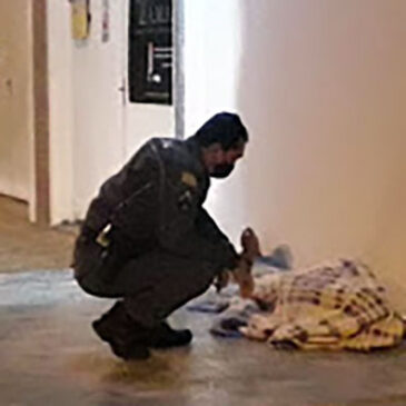 PMs do 23º BPM/I salvam dois moradores de rua do frio