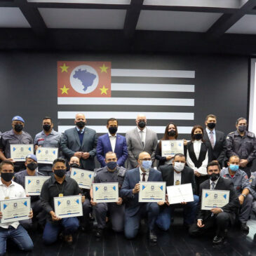 Governador homenageia Policiais Nota 10 e participa de formatura de 127 Capitães