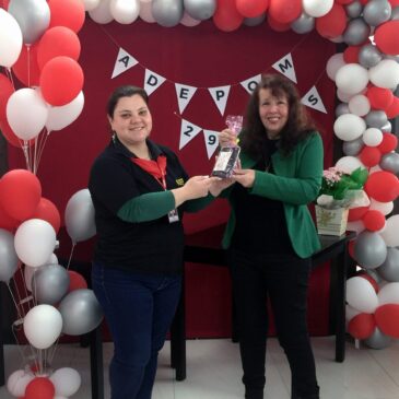 Associada ganha kit de beleza da Mary Kay em sorteio de aniversário da ADEPOM