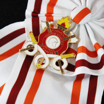 Secretário Derrite recebe medalha Heróis do Fogo do Comando do CB