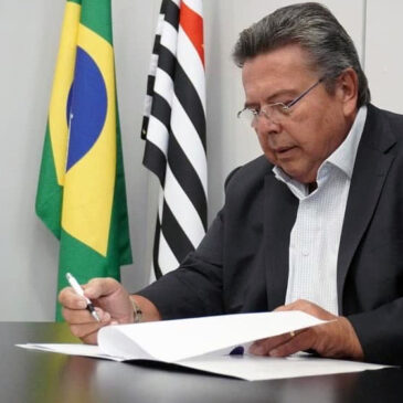 Promulgada lei que aumento o salário do governador e o teto dos servidores