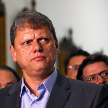 Governador Tarcísio diz que câmeras corporais da PMESP ficam