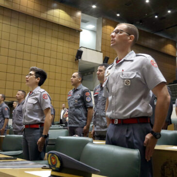 Corpo de Bombeiros da PMESP recebe homenagem em sessão solene na Alesp