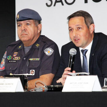 Secretário Derrite foi a Santos visitar policiais atacados por criminosos