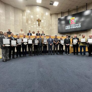 Homenagem aos bombeiros que atuaram no Joelma