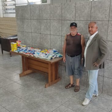 ADEPOM entrega doações arrecadadas no 54º Café dos Veteranos e Pensionistas