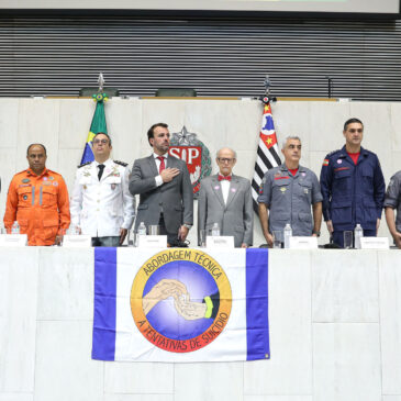 Bombeiros homenageados por trabalho humanizado na prevenção a suicídios