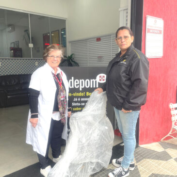 Serviço Social da ADEPOM doa cadeiras de rodas para veteranos associados