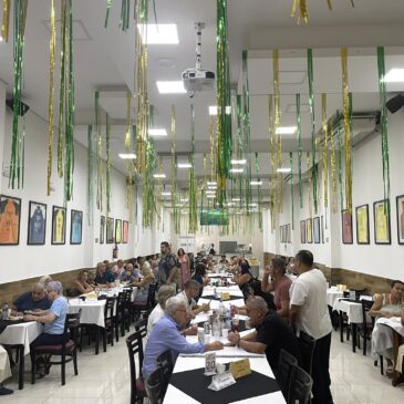 Feijoada, pagode e alegria fazem a festa no Restaurante Adepom